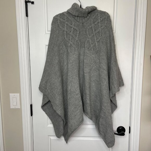 BCBGMAXAZRIA Cable Knit Turtleneck Poncho Sweater Cape Women's One Size Gray - Picture 3 of 9